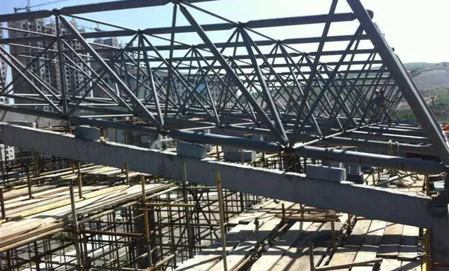 濉溪简述网架公司的黑色压型钢板的吊装步履